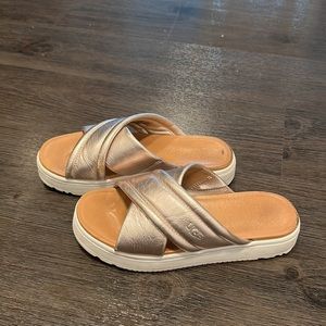 UGG’s comfort slippers metallic rose gold